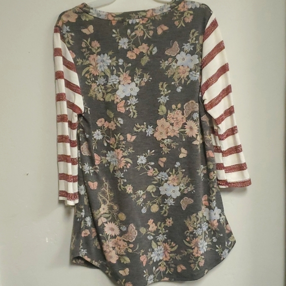 Floral long sleeves - Picture 4 of 4